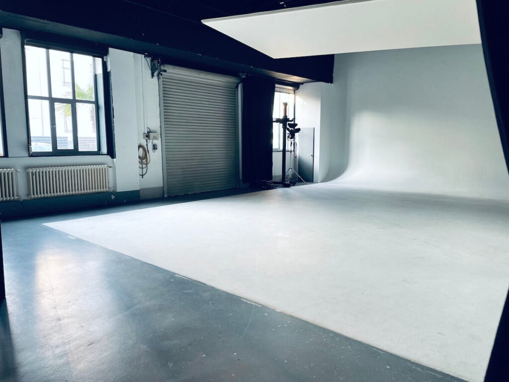 Elegant Elephant Studios S4 1