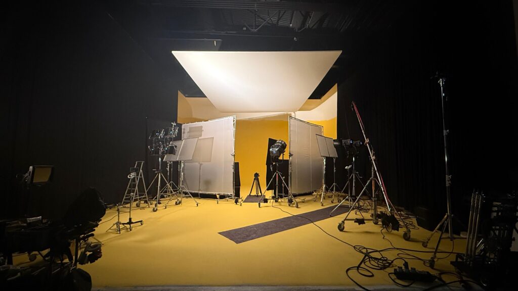 Elegant Elephant Studios S1 Set yellow